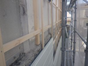 京都市山科区　③　RC鉄筋コンクリート外壁修復（サイディング壁施工中）